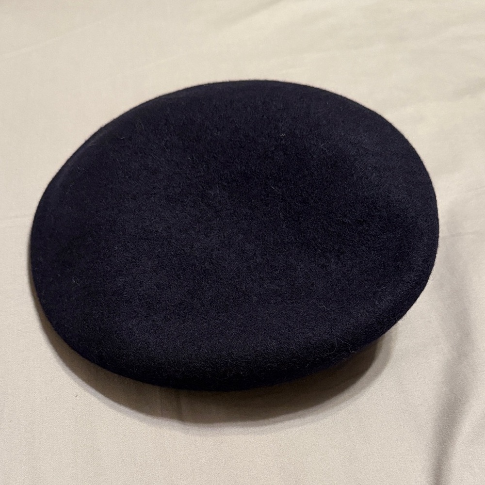 Uniqlo Navy Beret 100% wool